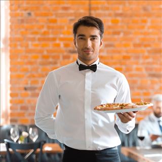 Nhà hàng Việt ở Runcorn cần tìm bạn nam chạy bàn lương cao